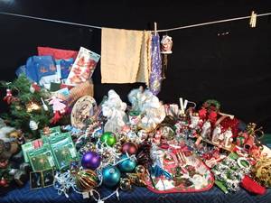 lot 307 image: Large box of Christmas items