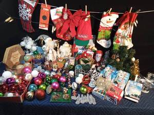 lot 312 image: Lot of Christmas items