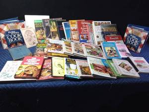 lot 320 image: 1940s and Up hard and soft cover cookbooks