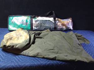 lot 323 image: 1 pc Military cot and Military duffle bag