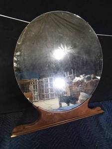 lot 325 image: Vintage Dresser mirror
