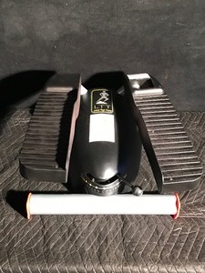 lot 17 image: Lateral Thigh Trainer