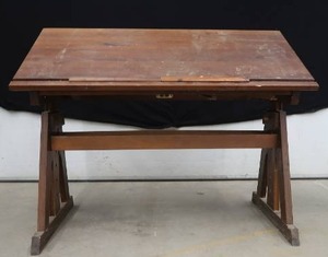 lot 4 image: WOODEN ART STANDDESK
