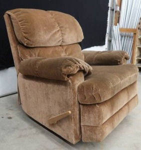 lot 6 image: BROWN RECLINER CHAIR