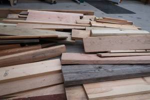 lot 17 image: MISC. ASSORTMENT OF WOOD