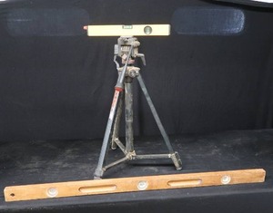 lot 31 image: 1 LEVEL, AND A SOLIDEX TRIPOD WITH ATTACHABLE LEVEL