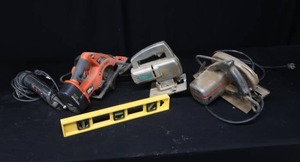 lot 32 image: 1 SANDER, 1 JIGSAW, 2 SKILL SAW, AND 1 LEVEL