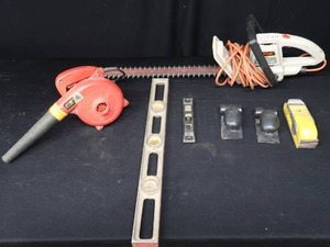 lot 34 image: 22 INCH HEDGE TRIMMER, 3 HAND SANDERS, 2 LEVELS, AND A LEAF BLOWER