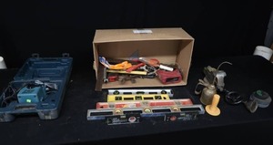 lot 39 image: ASSORTMENT OF GARAGE ITEMS