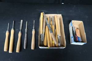 lot 41 image: WOODWORKING CHISELS, AND VINTAGE POCKET KNIVESMULTI TOOLS