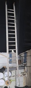 lot 53 image: ALLUMINUM EXTENDABLE LADDER