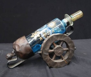 lot 86 image: DECORATIVE BOTTLE HOLDER