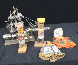 lot 94 image: BAR DECORATIVE ITEMS