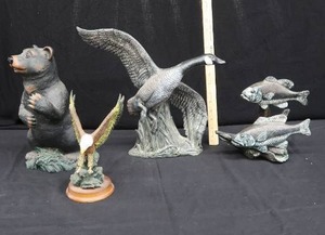 lot 108 image: PORCELAIN ANIMAL DECOR