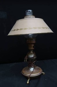 lot 116 image: VINTAGE BRASS TABLE LAMP