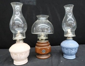 lot 118 image: 3 VINTAGE OIL LAMPS