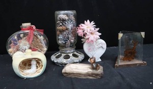 lot 123 image: RANDOM GLASS DECORATIONS
