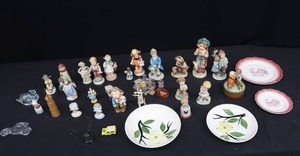 lot 132 image: VINTAGE CERAMICPORCELAIN FIGURINES