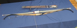 lot A17 image: 2 VINTAGE FIBERGLASS BOWS  SET OF ARROWS