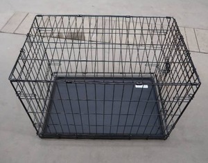 lot A32 image: BLACK METAL DOG KENNEL