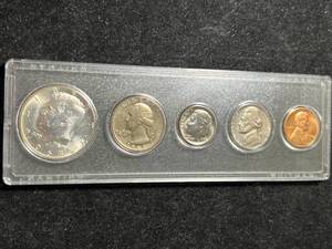 1968 US YEAR SET IN HARDCOVER CASE