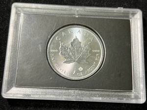 2023 CANADIAN MAPLE LEAF 1 TROY OZ .9999 FINE SILVER IN CASE
