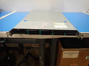 lot 90 image: EMC&nbspS2600GZ Server