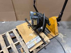 lot 17 image: Industrial Paper Drill with extra bits