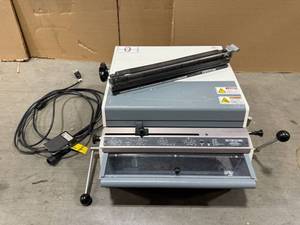 lot 22 image: Rhin-O-Tuff HD_7700 Ultima with coil die and footswitch
