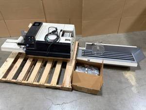 lot 23 image: PitneyBowes Mailing Machine with PitneyBowes 3250