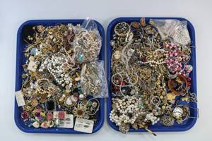 lot 16 image: Costume Jewelry Large Lot Vintage and Modern