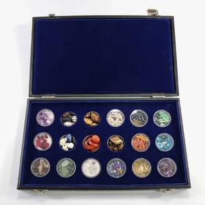 lot 7 image: Case of Gemstones