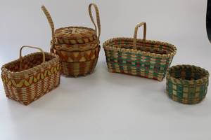 lot 33 image: Vintage Winnebago Native American Woven Baskets Lot of 4
