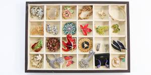 lot 84 image: Costume Jewelry Lot of Earrings, Bracelets and Pendants