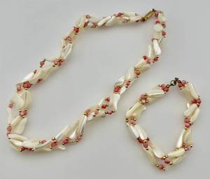 lot 120 image: Hawaii Pearl Necklace & Bracelet Set Vintage