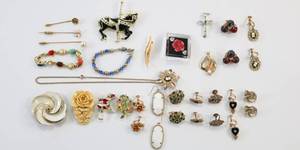 lot 98 image: Costume Jewelry Lot of Bracelets, Earrings and Pendants