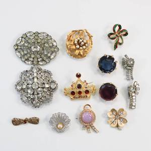 lot 78 image: Costume Jewelry Pendant & Pin Lot