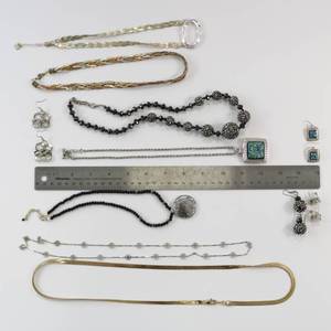 lot 156 image: Costume Jewelry Necklaces & Earrings Lot