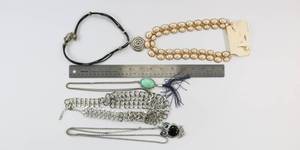 lot 153 image: Costume Jewelry Necklace Lot