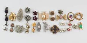 lot 147 image: Costume Jewelry Earring & Pin Lot