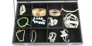 lot 140 image: Costume Jewelry Bracelet and Cuff Lot of 12