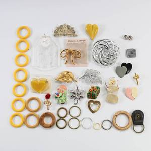 lot 137 image: Costume Jewelry Pendant & Misc. Lot