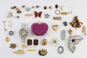 lot 136 image: Costume Jewelry Pendant & Misc. Lot