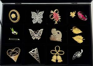lot 217 image: Costume Jewelry Pin Brooch & Pendants Vintage & Modern