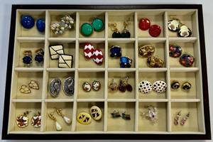 lot 232 image: Costume Jewelry Earrings Lot Screwback Clip On Pierced Vintage & Modern