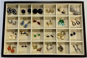 lot 233 image: Costume Jewelry Earrings Vintage & Modern Clip On Pierced Screwback