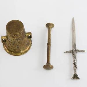 lot 208 image: Vintage Mortar Lot