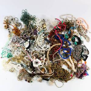 lot 193 image: Large Lot of Costume Jewelry