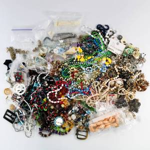 lot 191 image: Large Lot of Costume Jewelry