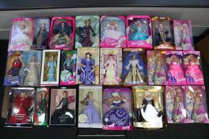 lot 262 image: Vintage Barbie Lot of 26